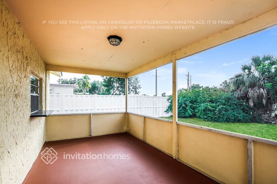 Building Photo - 350 NW 99th Way