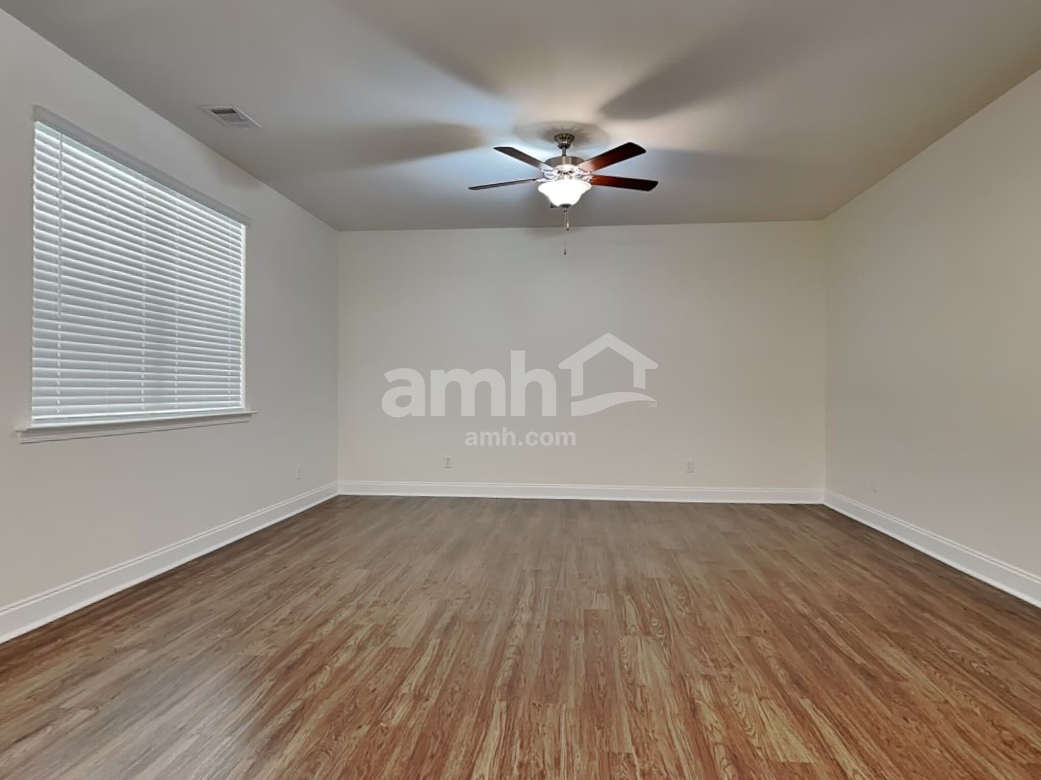 Building Photo - 8 Cherry St