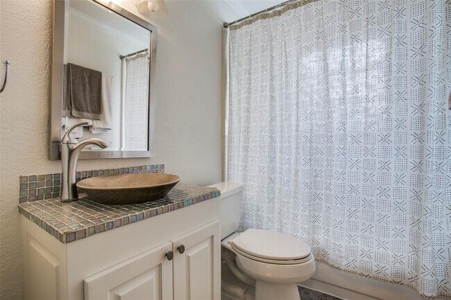 Building Photo - 4559 Elsby Ave