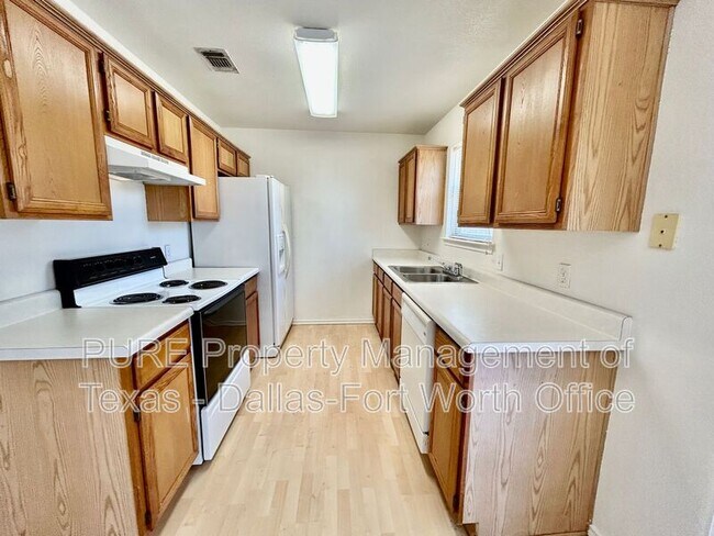 Building Photo - 824 Blue Ridge Dr