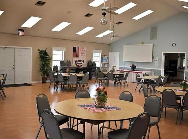 Building Photo - 7716 SE Sugar Sand Cir