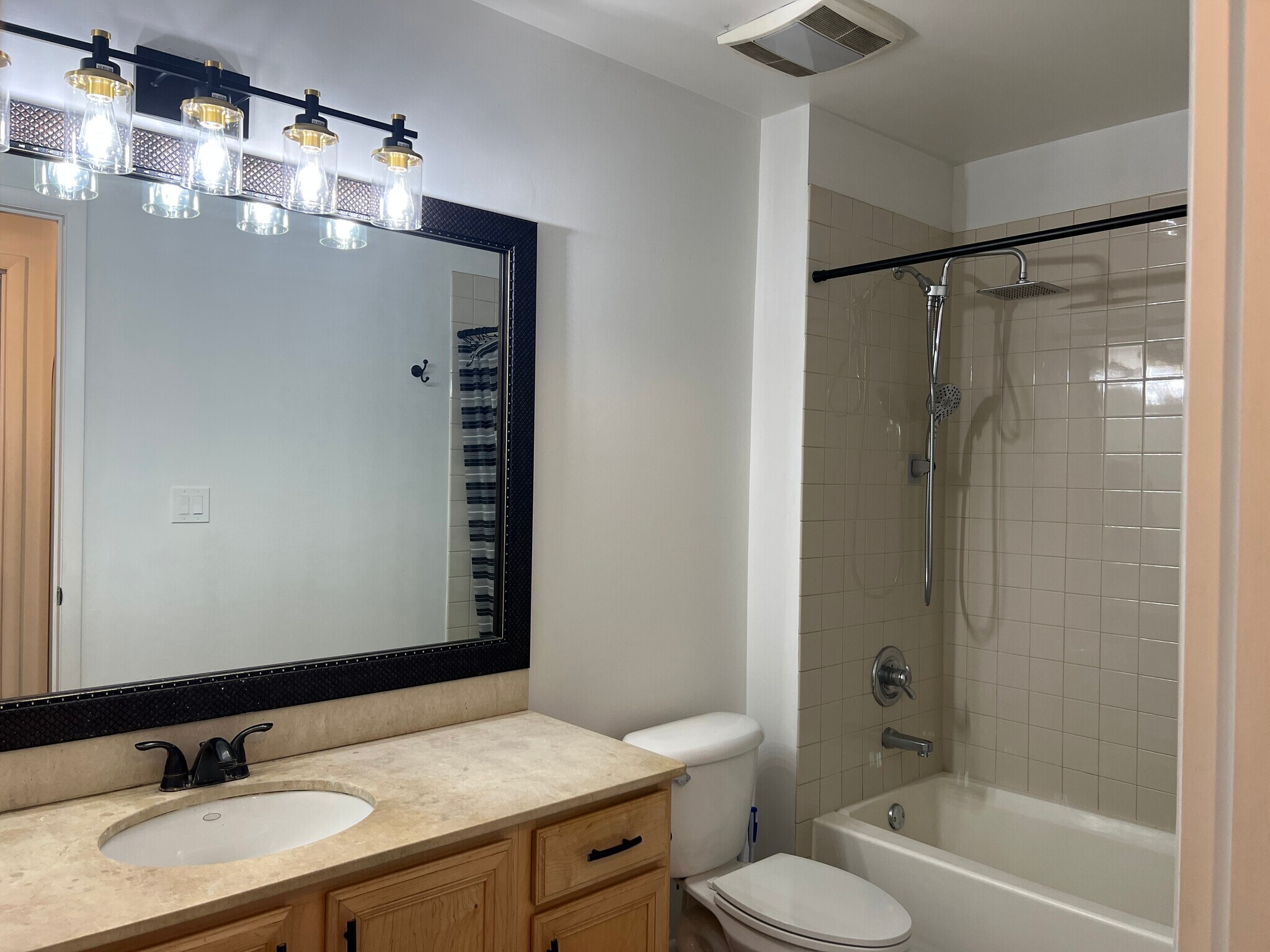 Building Photo - 1550 S Blue Island Ave