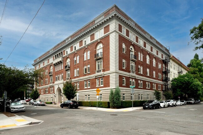 Building Photo - 2015 NW Flanders St