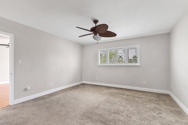 Building Photo - 301 S Gulfstream Ave