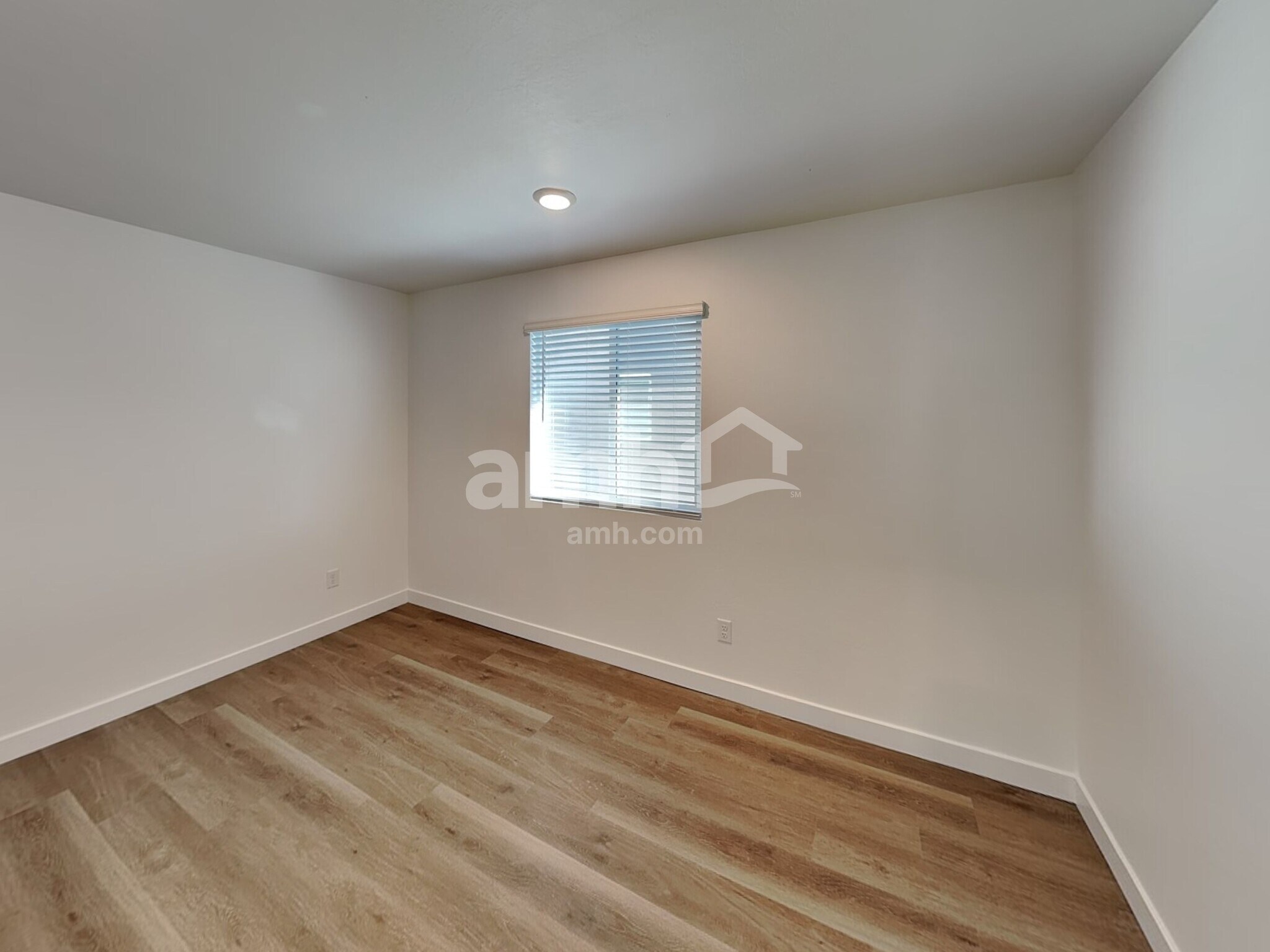 Building Photo - 20177 W Thomas Rd