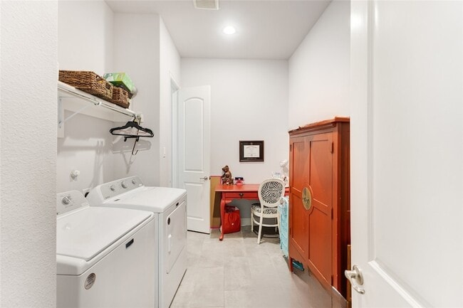 Building Photo - 209 Chesapeake Dr