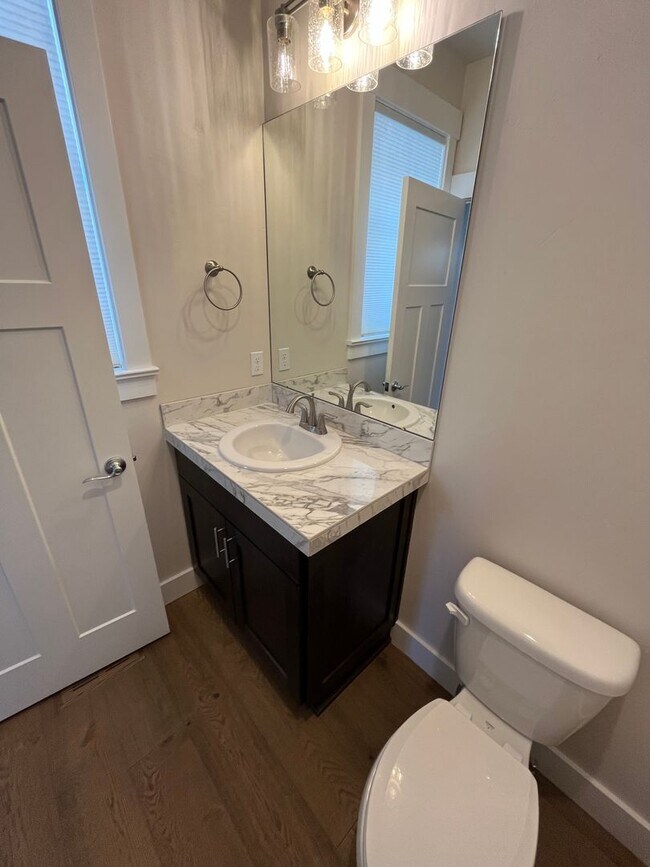 Building Photo - Beautiful 3 Bed/2.5 Bath Home in NW Bend - Fields Street