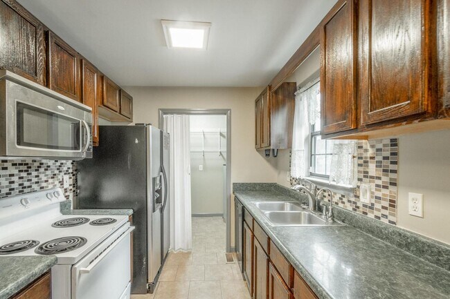 Building Photo - 3/ 2 Home for Rent