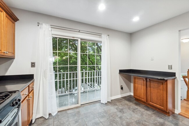 Building Photo - 11 Droyers Pointe Blvd