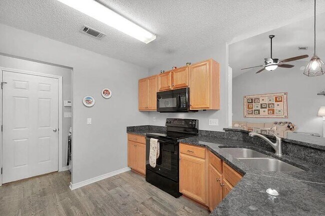 Building Photo - 1120 Ivey Terrace