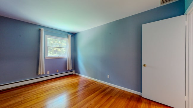 Building Photo - Spacious 3-Bedroom Split-Level with Firepl...