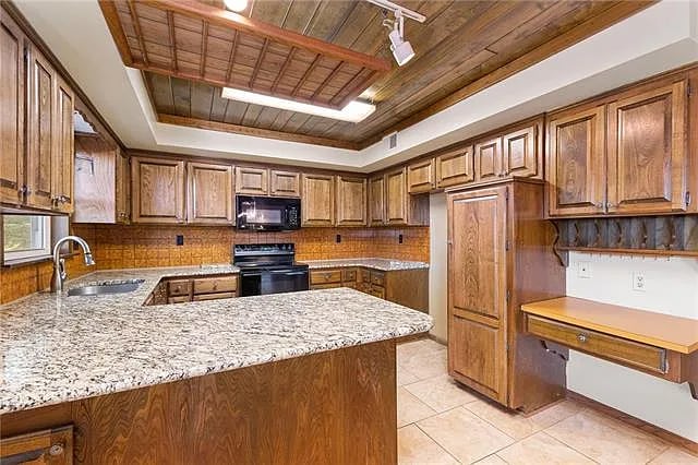 Building Photo - 5710 NW Verlin Dr