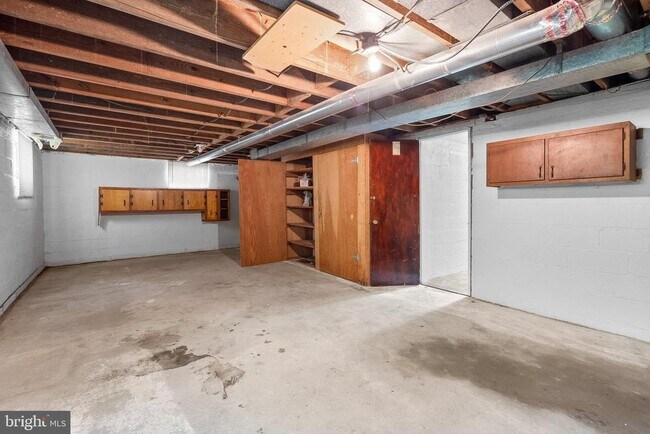 Building Photo - 10112 Sutherland Rd