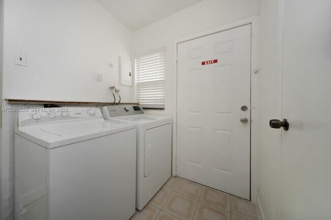 Building Photo - 8636 NW 35th Pl