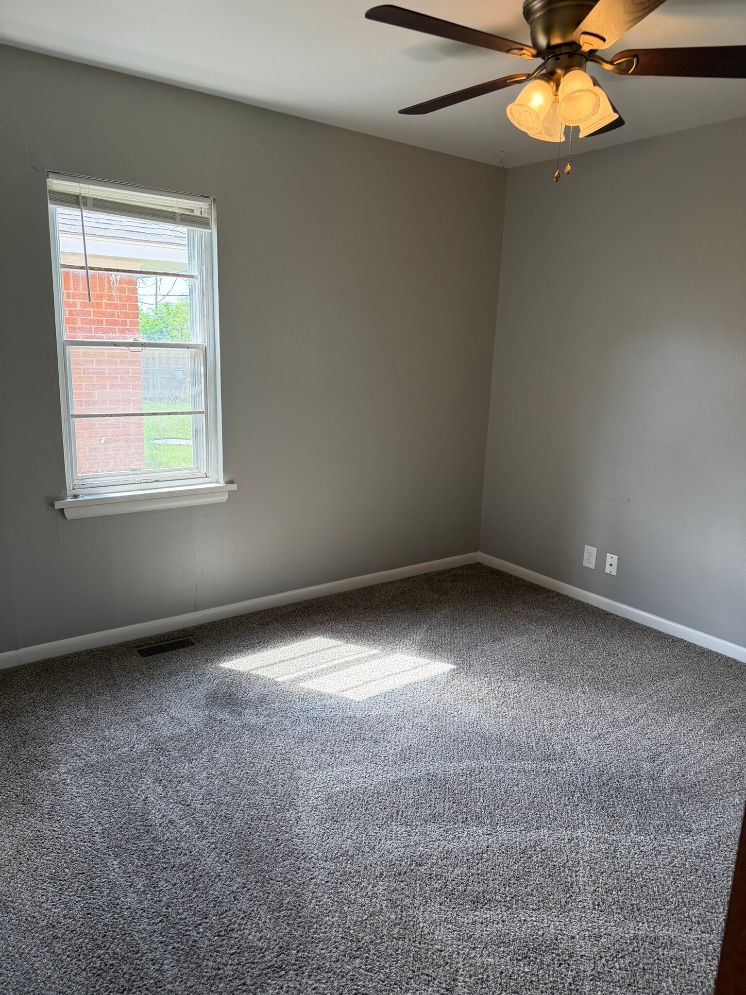 Building Photo - 740 Highland Pky