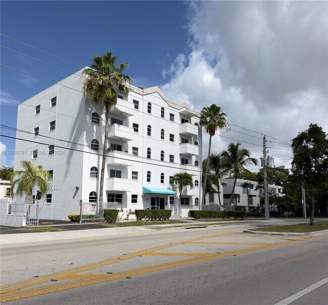 Building Photo - 3052 SW 27th Ave