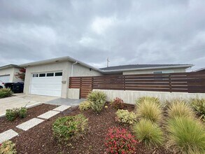 Building Photo - Large House, Great for Big Group! Close to...