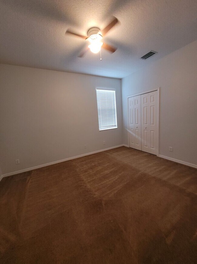 Building Photo - Amazing Renovated 4 bed 3 bath in Davenport