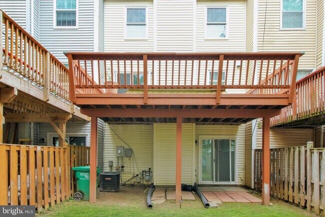Building Photo - 890 Bayridge Dr