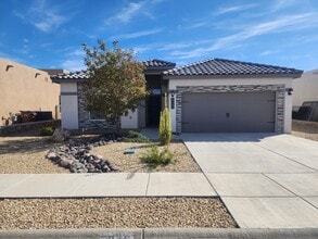 Building Photo - 6040 Arosa St