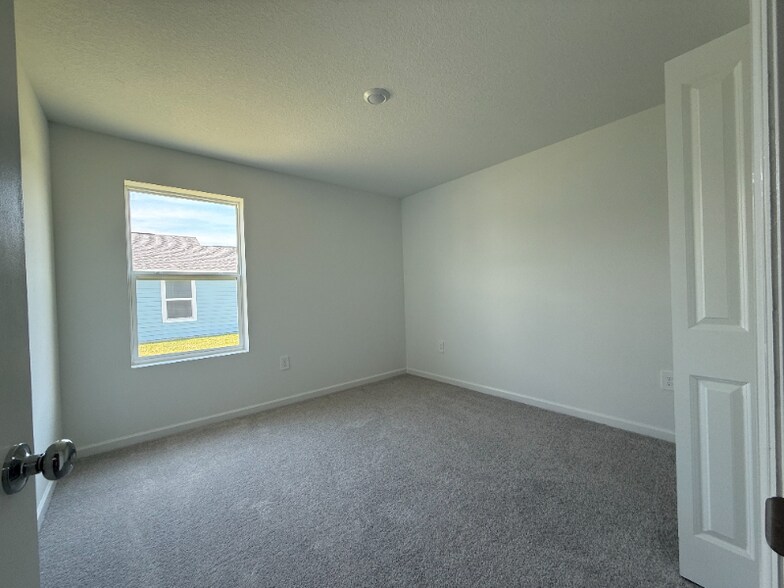 Building Photo - 3215 NE 38th St
