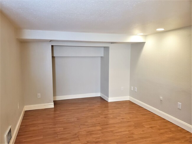 Building Photo - 852 NE 57th St