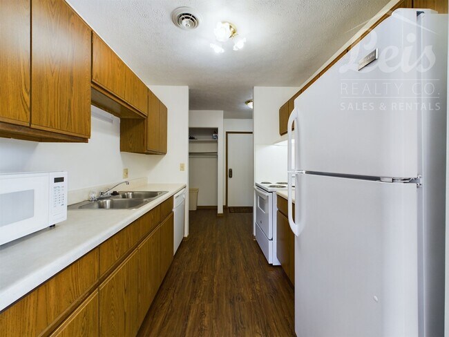 Building Photo - 534 Stonecastle Ct