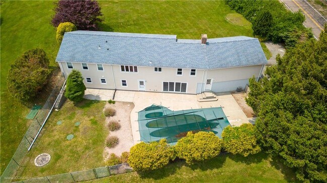 Building Photo - 501 Sandy Point Ave