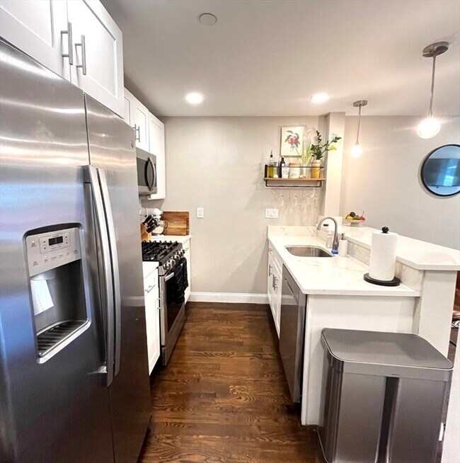 Building Photo - 229 Maverick St