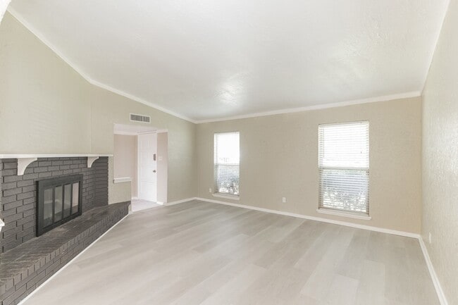 Building Photo - 3117 San Diego Dr