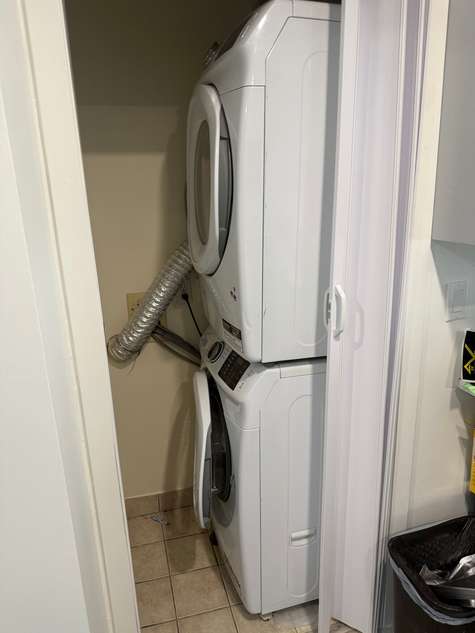 Building Photo - 11 Forest Ave