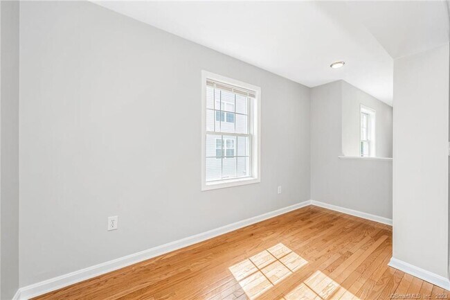 Building Photo - 28 3rd St