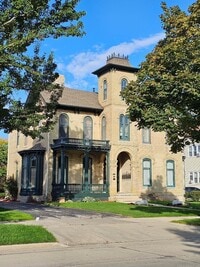 Building Photo - 936 Main St