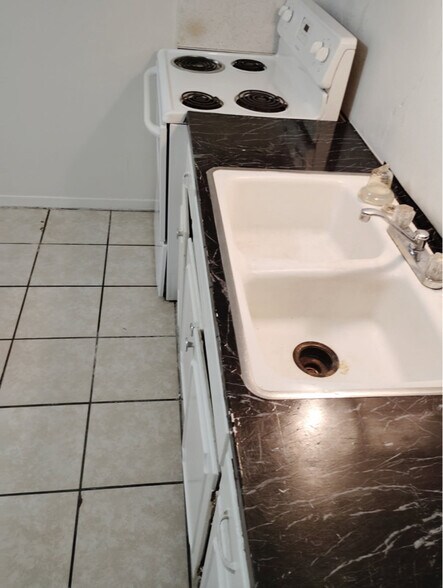 Building Photo - 414 E Avenue A