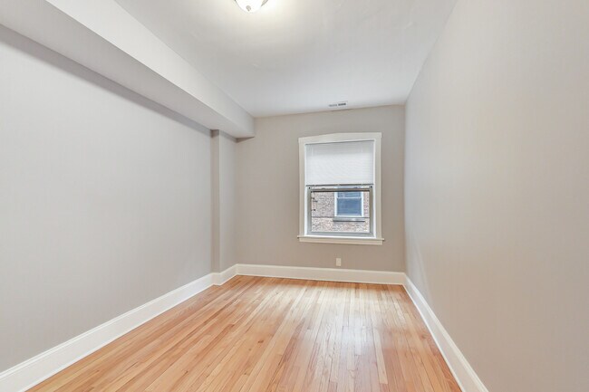 Building Photo - 932 Pleasant St