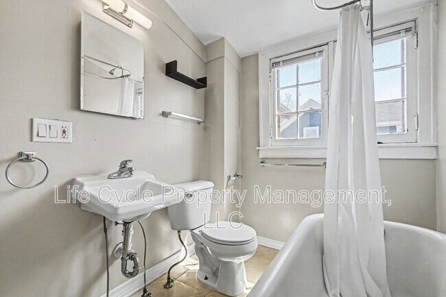 Building Photo - 329 Charles Ave SE