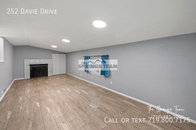 Building Photo - 252 Davie Dr