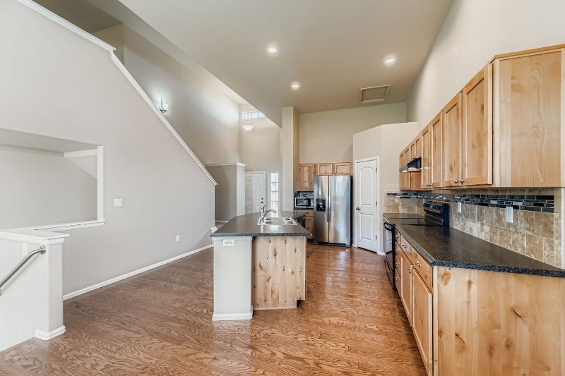 Building Photo - 1845 Sunset Vista Dr