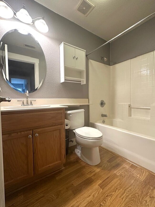 Building Photo - Single Story 3 Bed, 2 Bath in Brentwood