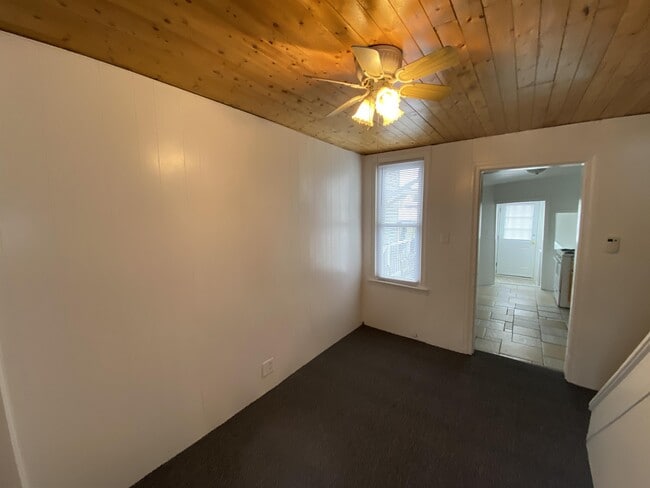 Building Photo - 338 S Sherman St