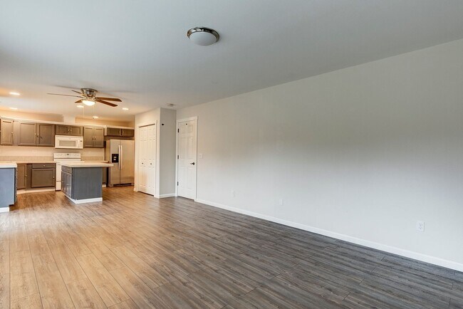 Building Photo - Updated 2-Bedroom Home with Bonus Room on ...