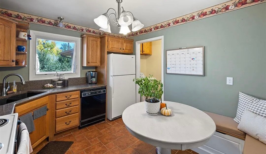 Building Photo - 1868 Northview Dr