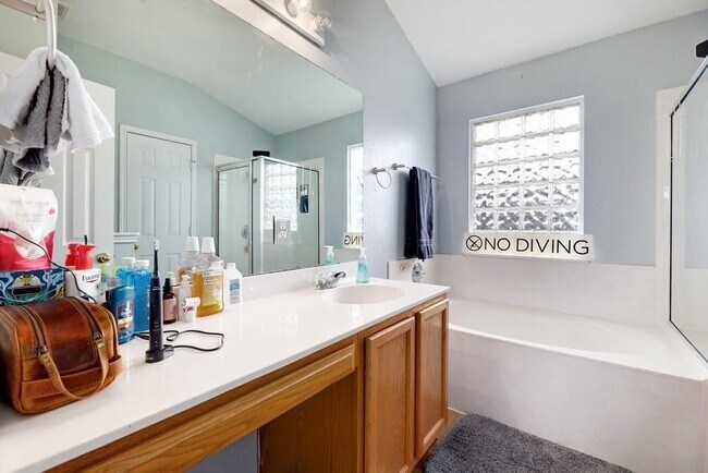 Building Photo - 505 Woodsorrel Way