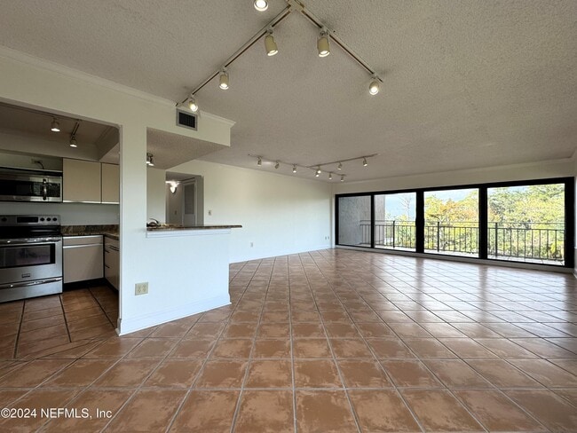 Building Photo - 6000 San Jose Blvd