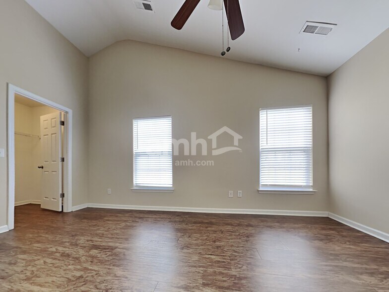 Building Photo - 425 Watershed Dr