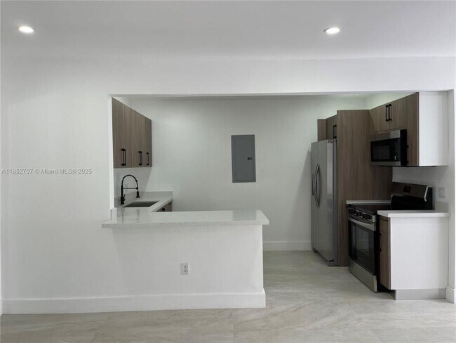 Building Photo - 3 bedroom in Opa Locka FL 33054
