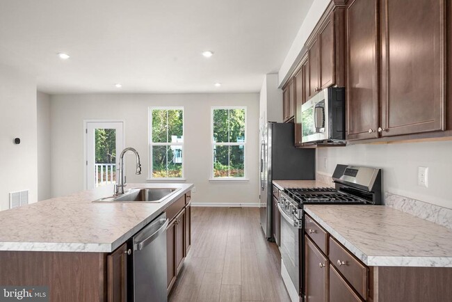 Building Photo - 46 SAND HILLS Dr