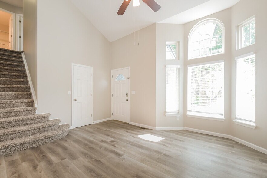 Building Photo - 10523 Holyoke Dr