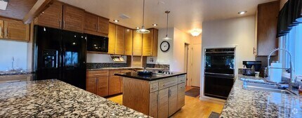 Building Photo - One-of-a-Kind 4 Bed, 4 Bath Gem