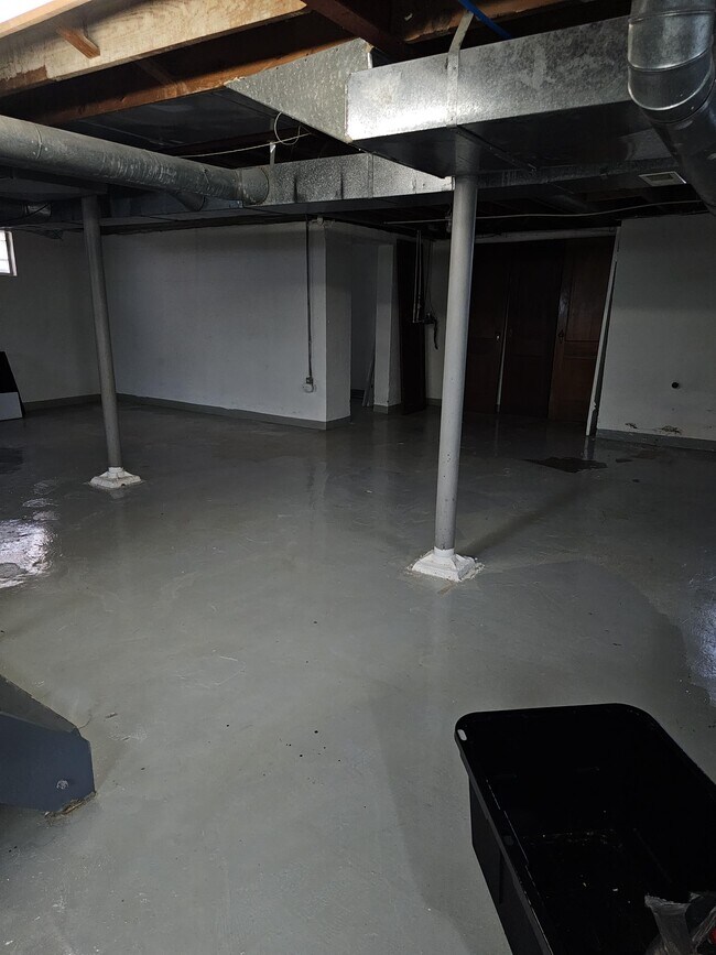 Building Photo - 2105 Shroyer Rd